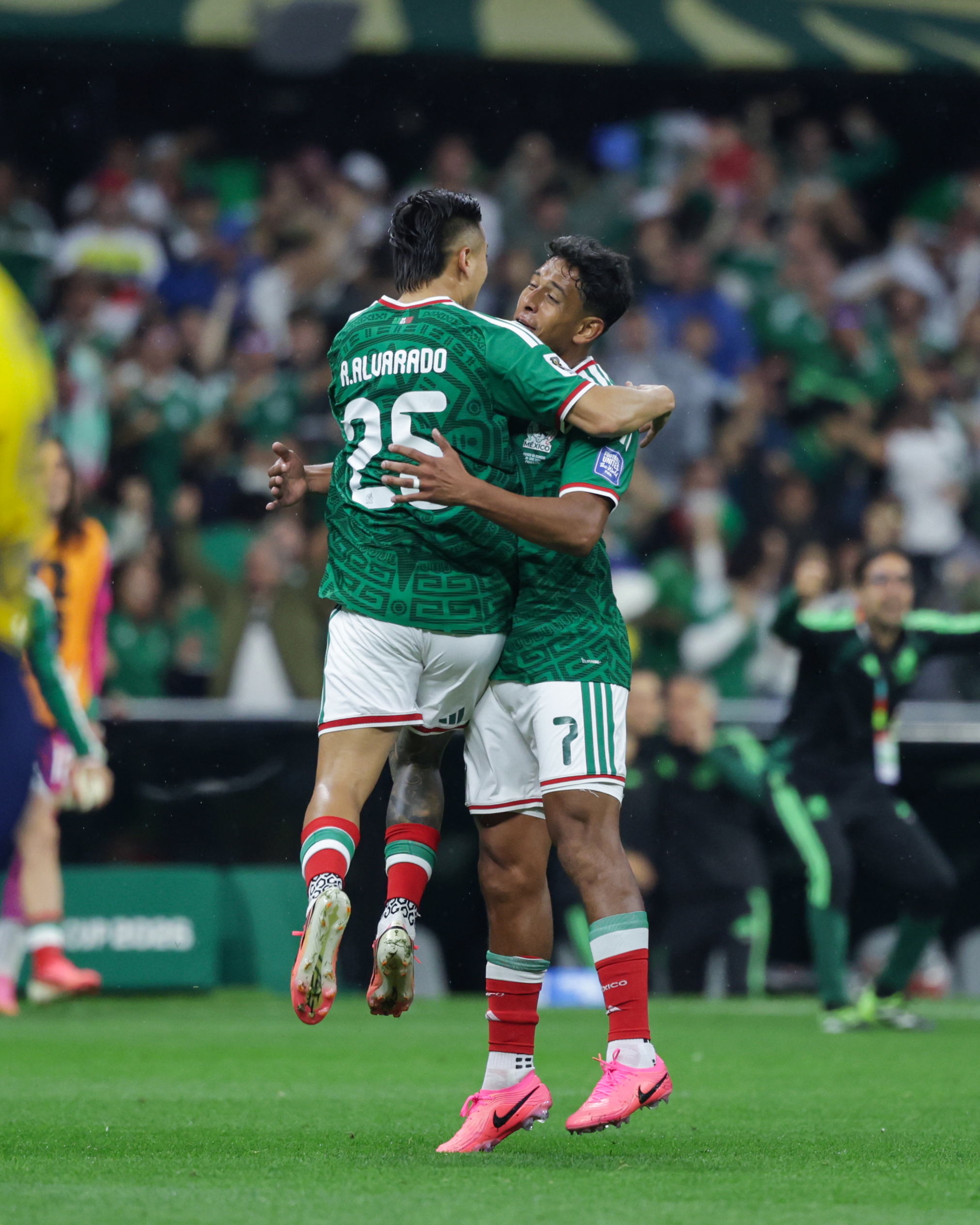 México juega ante Inglaterra su prueba de autoridad